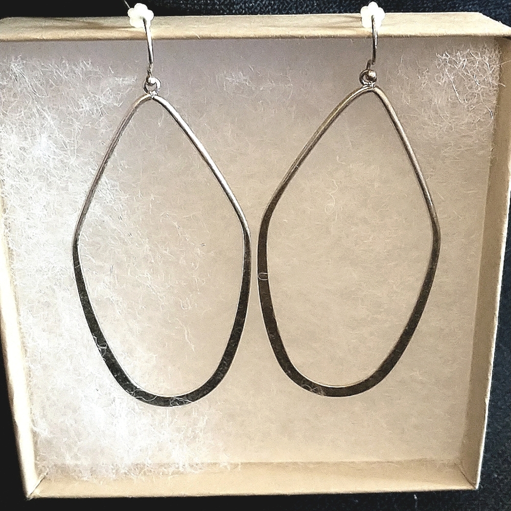 "Groove Me" Silver tone dangling earrings